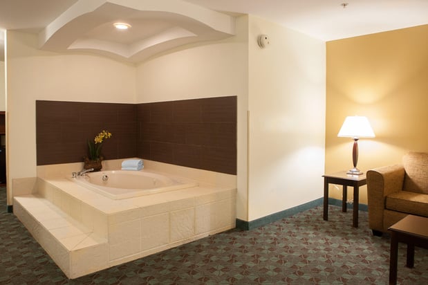 Images Holiday Inn Express & Suites Canton by IHG