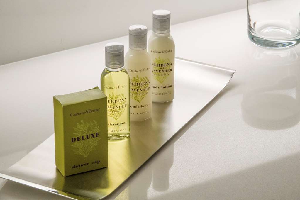 Guest room bath