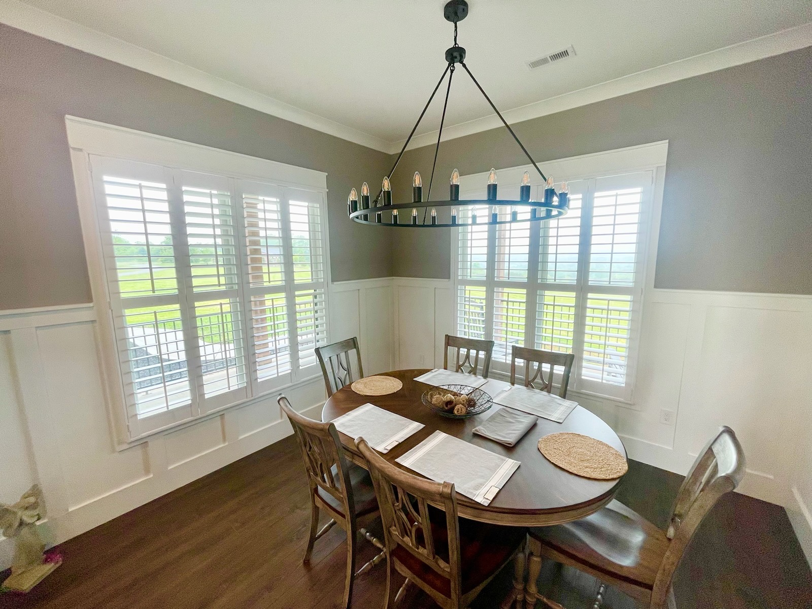 Create a bistro-style atmosphere in your dining room ahead of the holidays! We make it easy with our Budget Blinds of Knoxville & Maryville Knoxville (865)588-3377