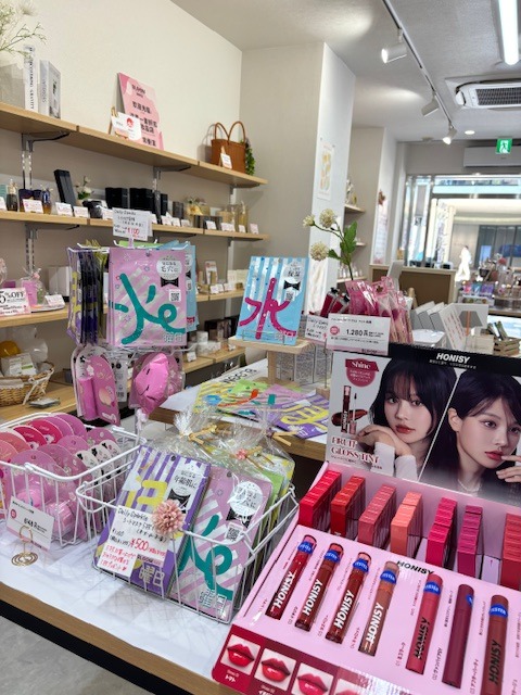 Images BLOOM off-price cosmetics 周防町店