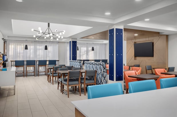 Images Holiday Inn Express & Suites Greensboro - Airport Area by IHG