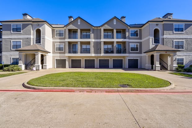 Images Saxony at Chase Oaks Apartments