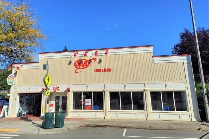 The front of the Issaquah AAA Cruise & Travel store.