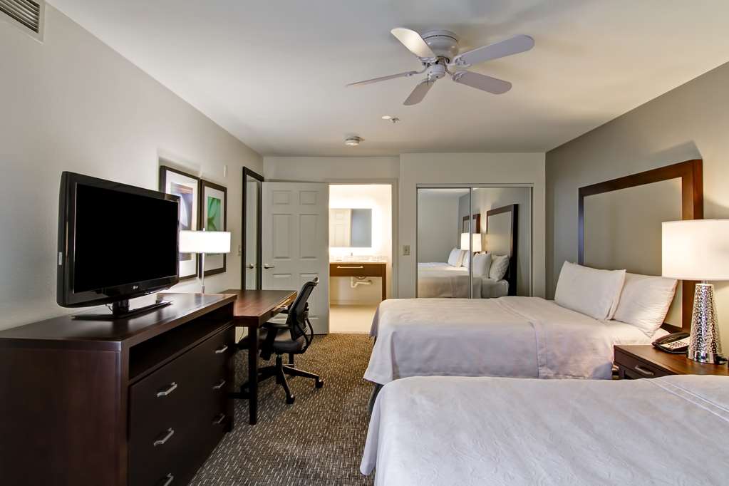 Guest room bath