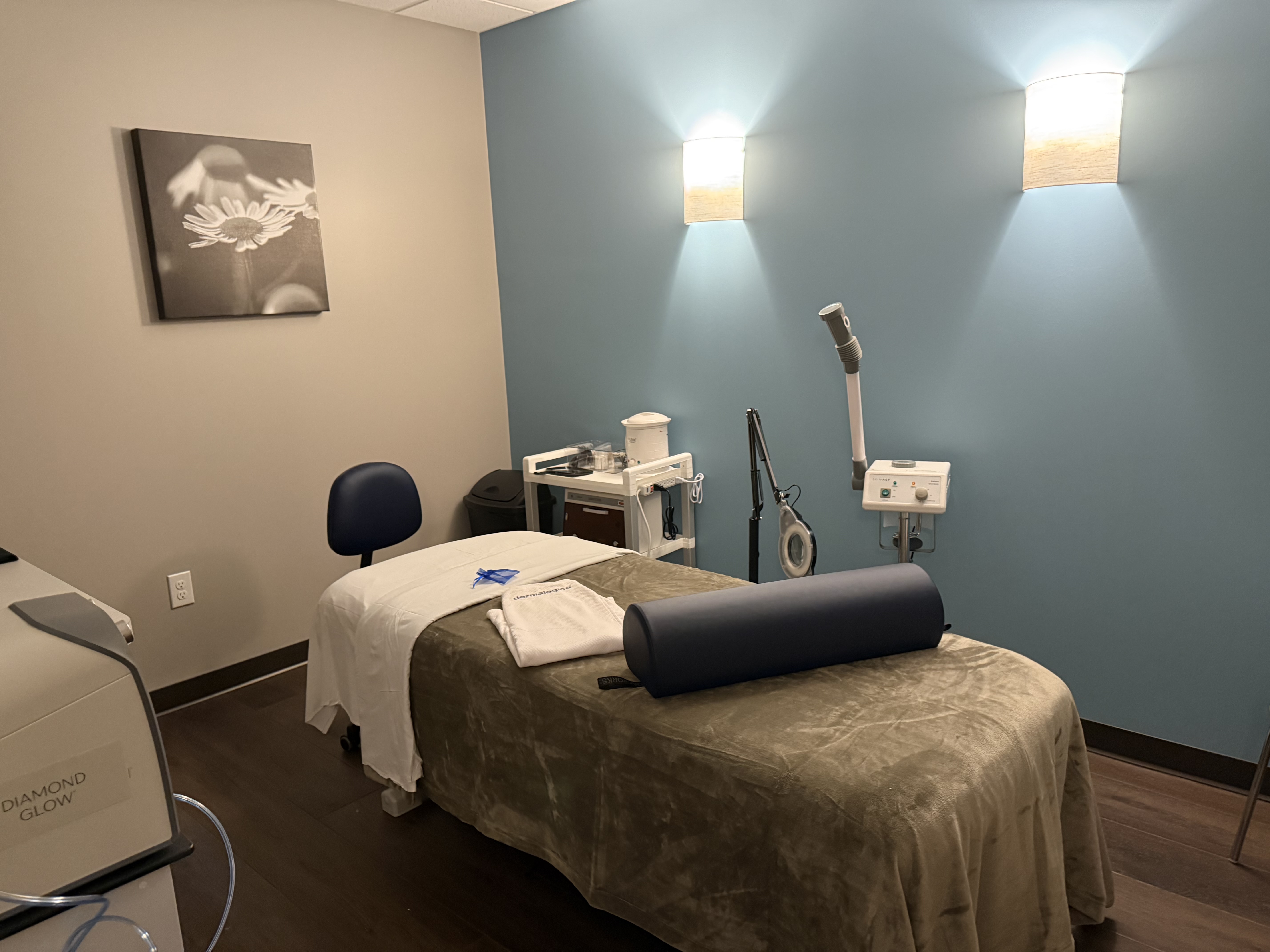 Hand & Stone Massage and Facial Spa Image