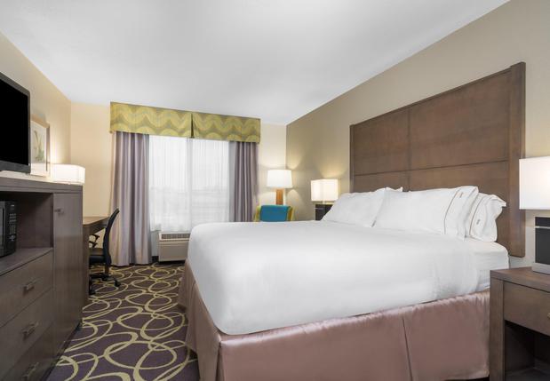 Images Holiday Inn Express & Suites Ames, an IHG Hotel