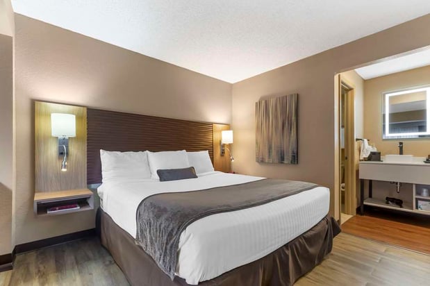 Images Best Western Plus Landing View Inn & Suites