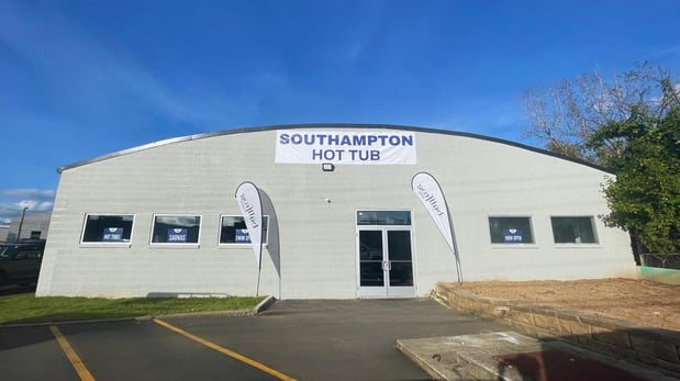 Images Southampton Hot Tub
