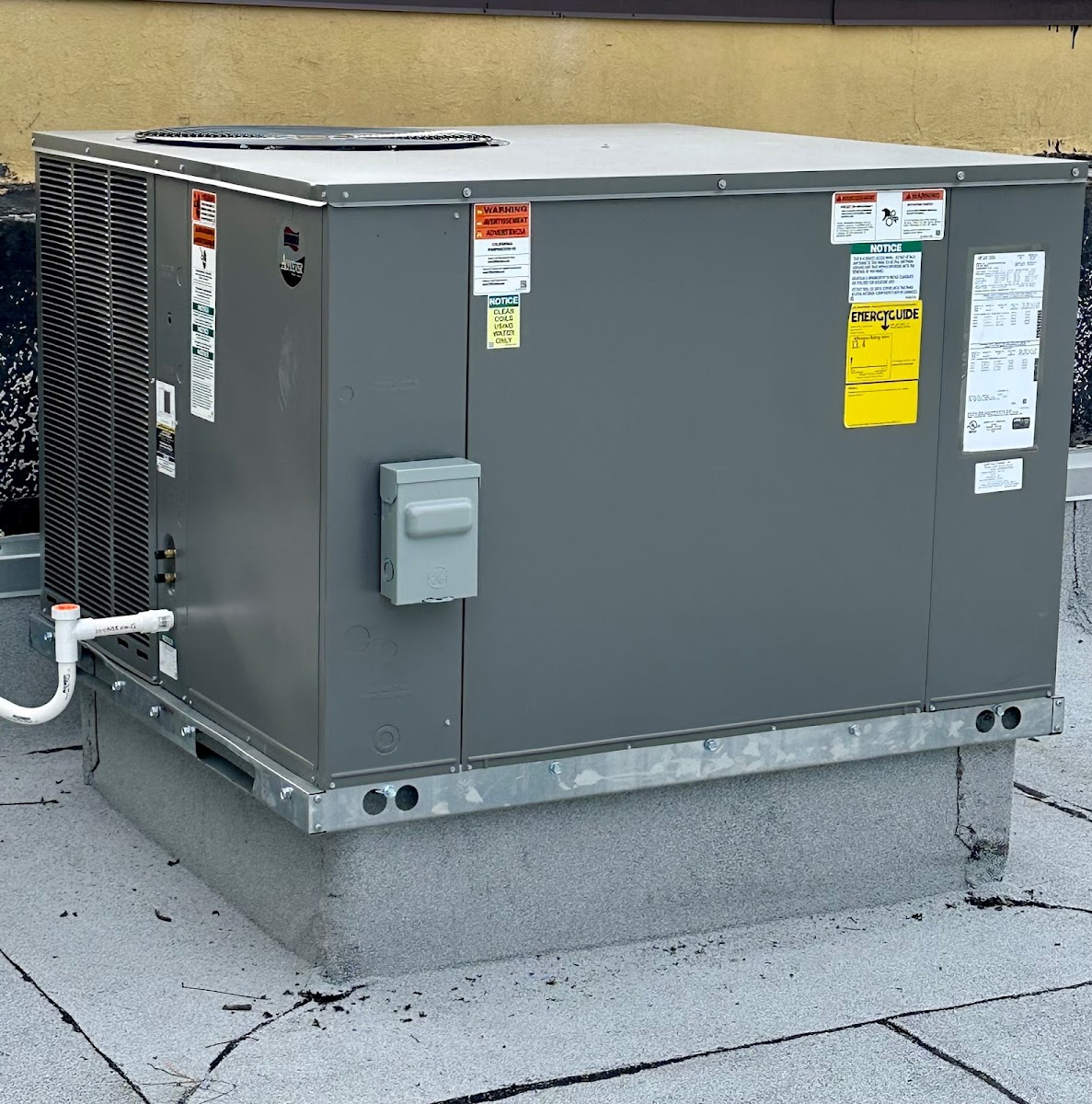 Commercial rooftop air conditioning system professionally installed for consistent comfort and long-term operation.