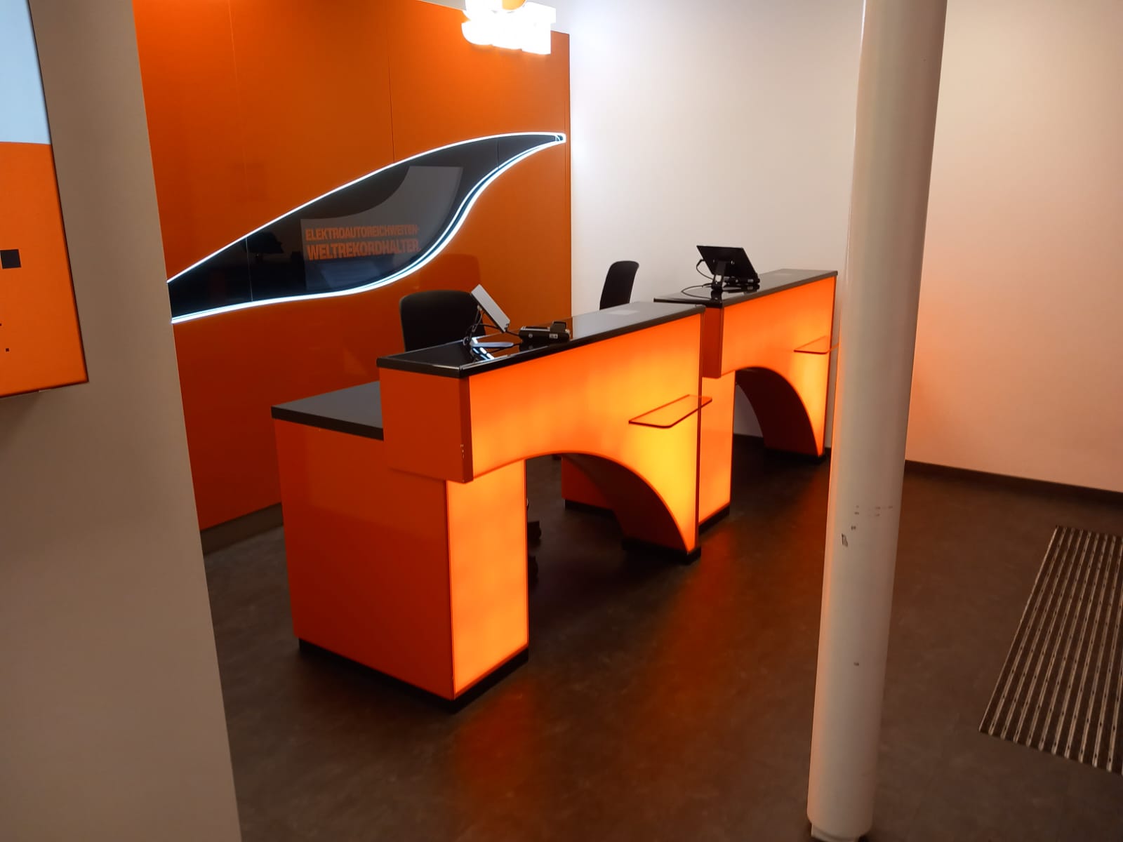 SIXT Autovermietung Kassel-Wilhelmshoehe Bahnhof, Willy-Brandt-Platz 1 in Kassel