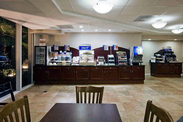 Images Holiday Inn Express West Palm Beach Metrocentre by IHG