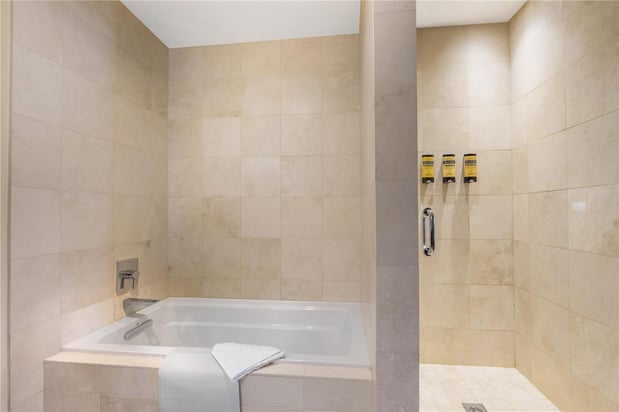 Images Best Western Plus Plaza by the Green