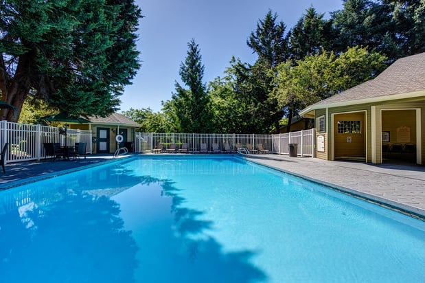 Images Commons at Avalon Park Apartments