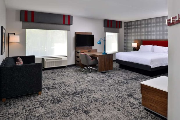Images Hampton Inn & Suites Greensboro Downtown