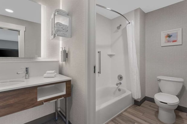 Images Hampton Inn & Suites Lincoln Northeast I-80