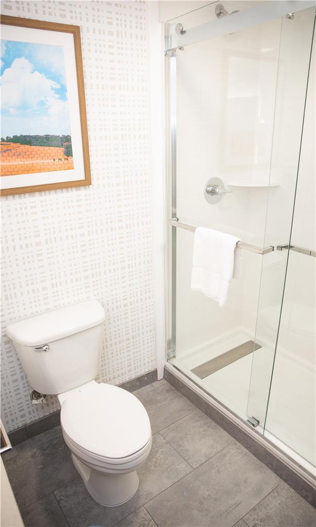 Guest room bath