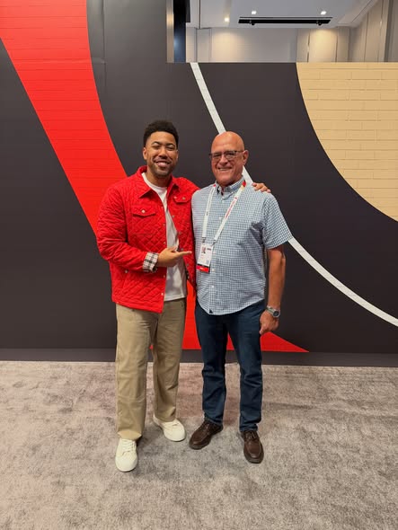 While at the @statefarm National Agency Convention in Las Vegas, John had a chance to meet the one and only JAKE FROM STATE FARM