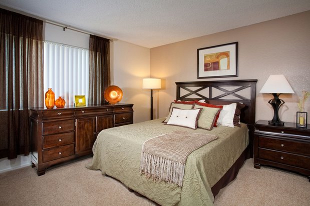 Images Evergreen Apartments
