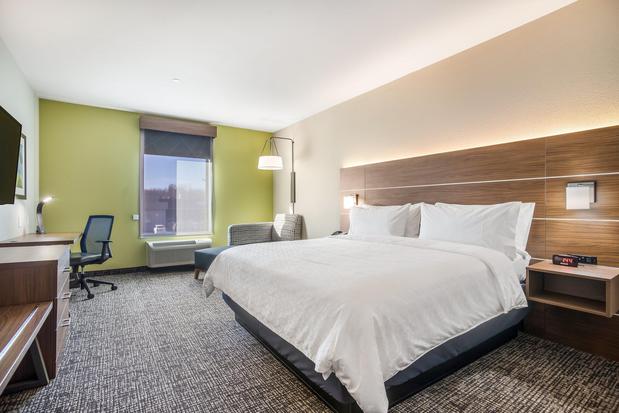 Images Holiday Inn Express & Suites Tulsa East - Catoosa by IHG