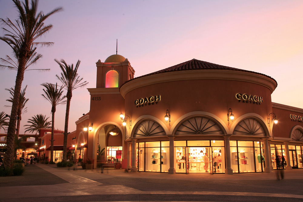 Las Americas Premium Outlets San Diego (619)934-8400