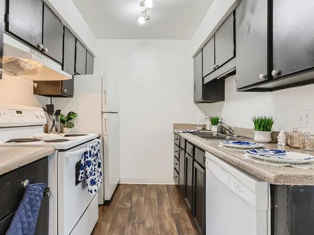 Images Meadow Lark Apartments
