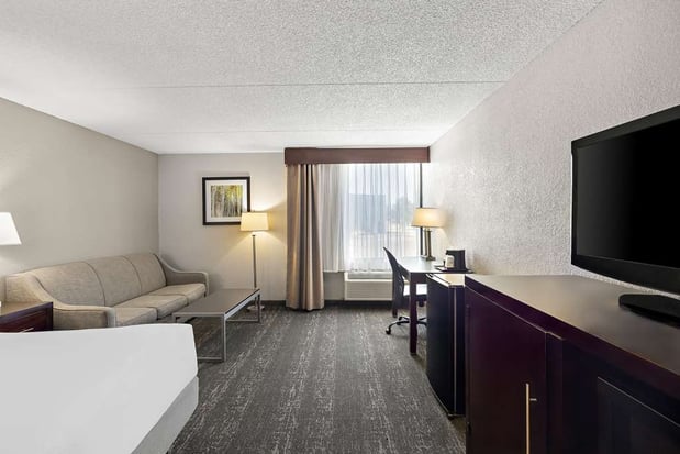 Images Best Western Luxbury Inn Fort Wayne