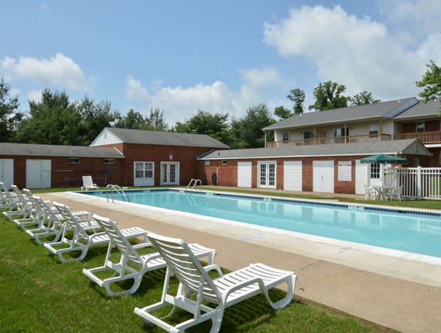 Images Country Manor Apartments