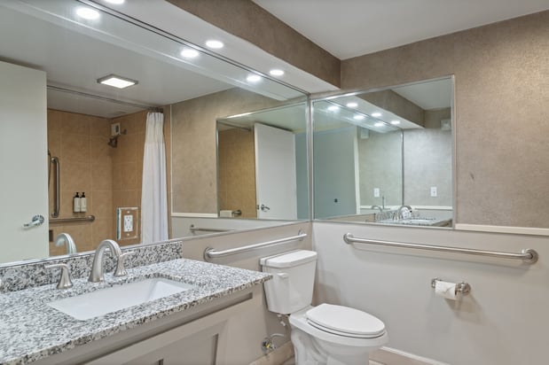 Images Crowne Plaza Executive Center Baton Rouge by IHG