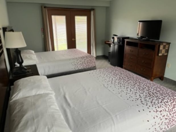 Images Redwood Inn & Suites