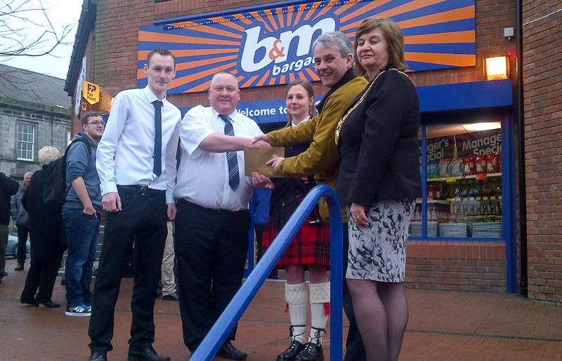 The Berwick store being opened by the Mayor of Berwick, Councillor Isabel Hunter along with representatives from the food bank charity who have received £250 of B&M vouchers.