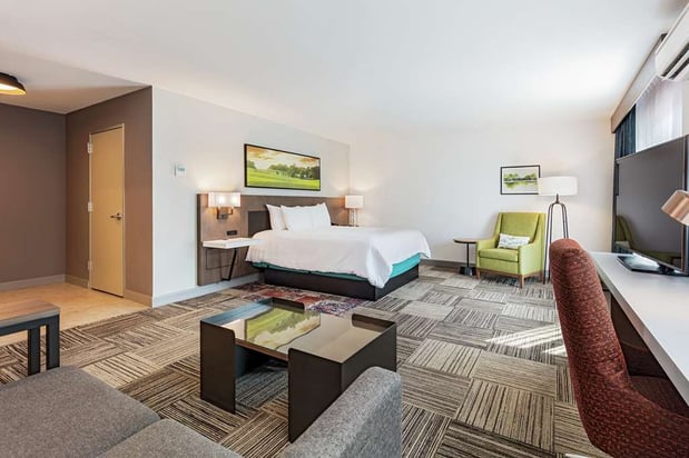 Images Hilton Garden Inn Davis Downtown