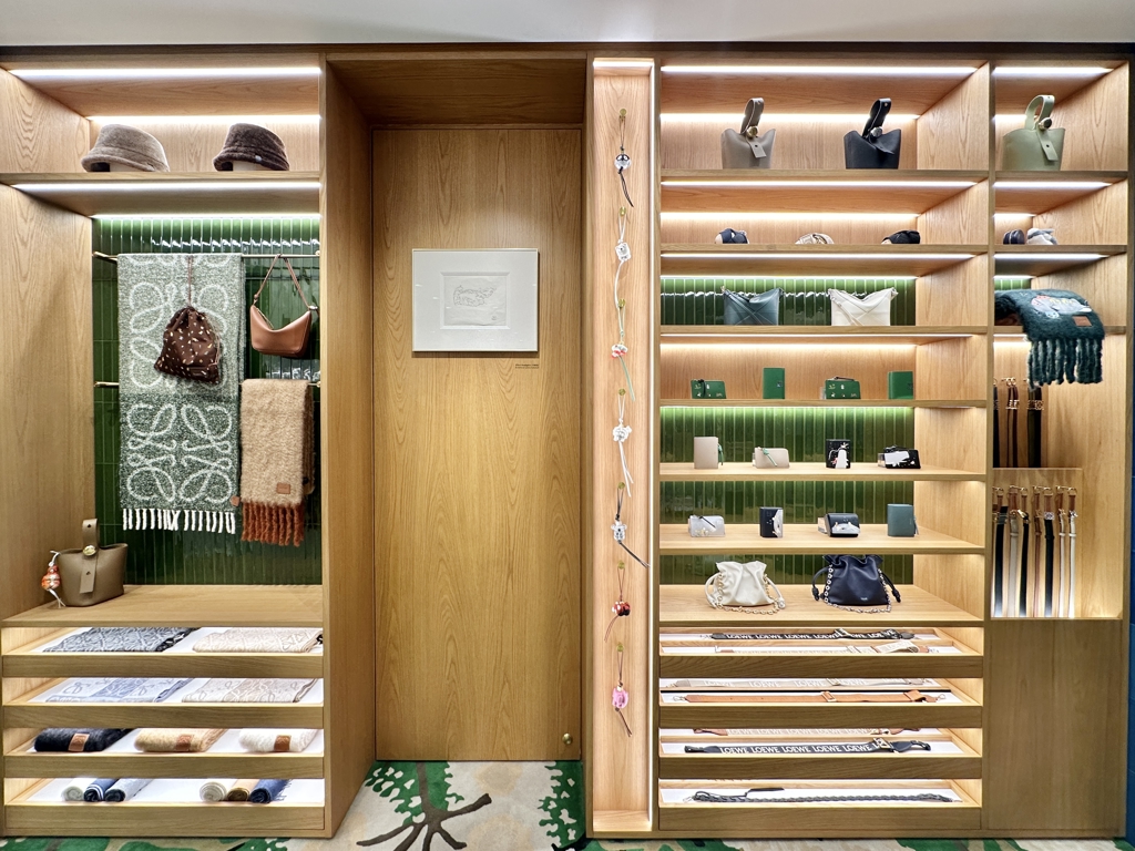 Images ロエベ 大丸梅田店