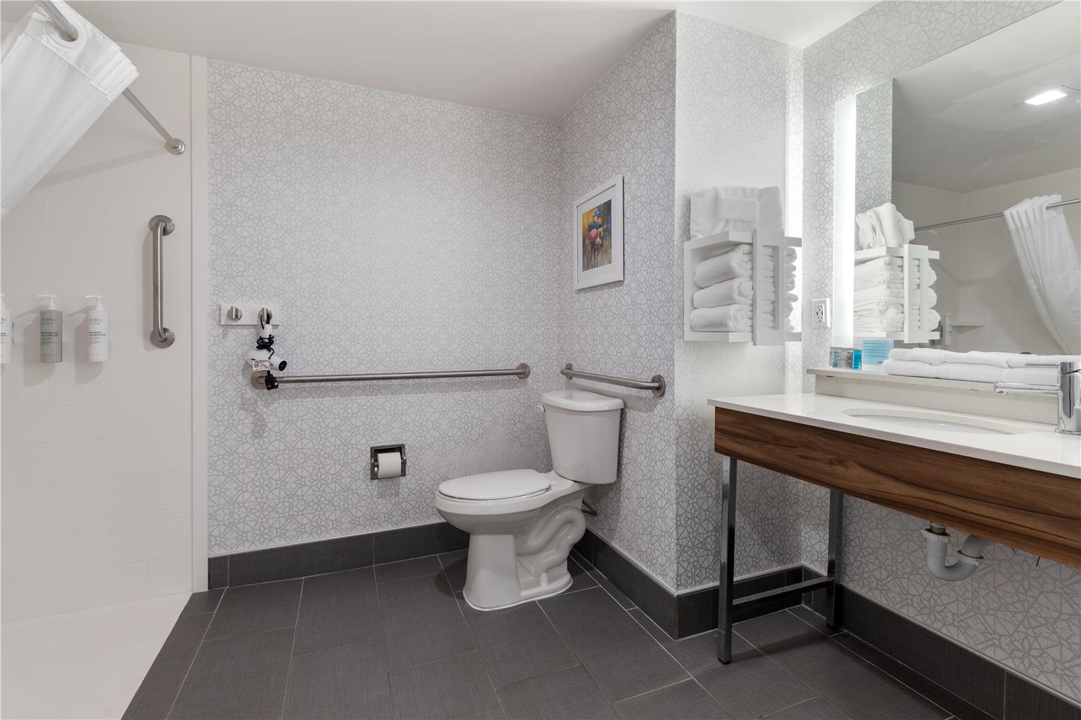 Guest room bath