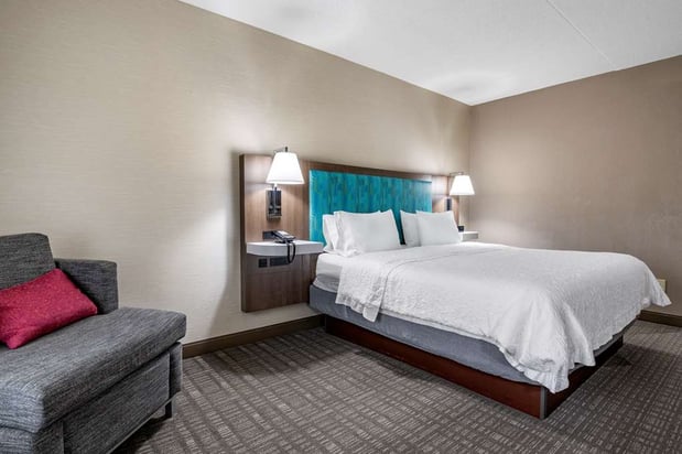 Images Hampton Inn & Suites Louisville East