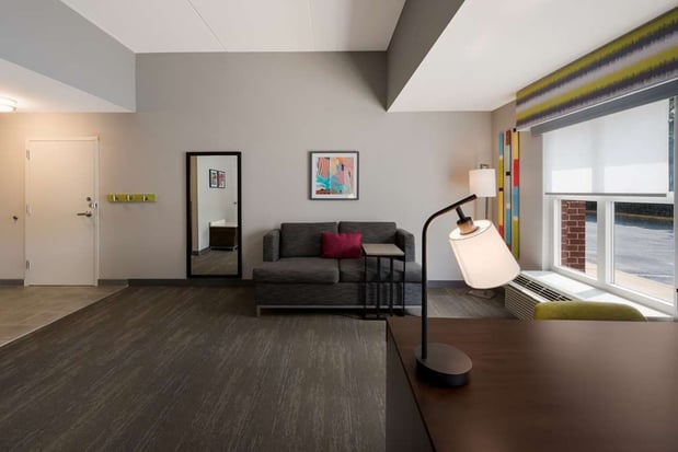 Images Hampton Inn & Suites Fredericksburg-at Celebrate Virginia