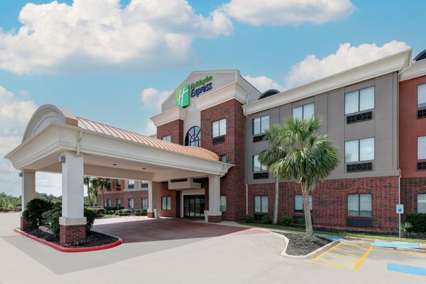 Images Holiday Inn Express & Suites Winnie by IHG
