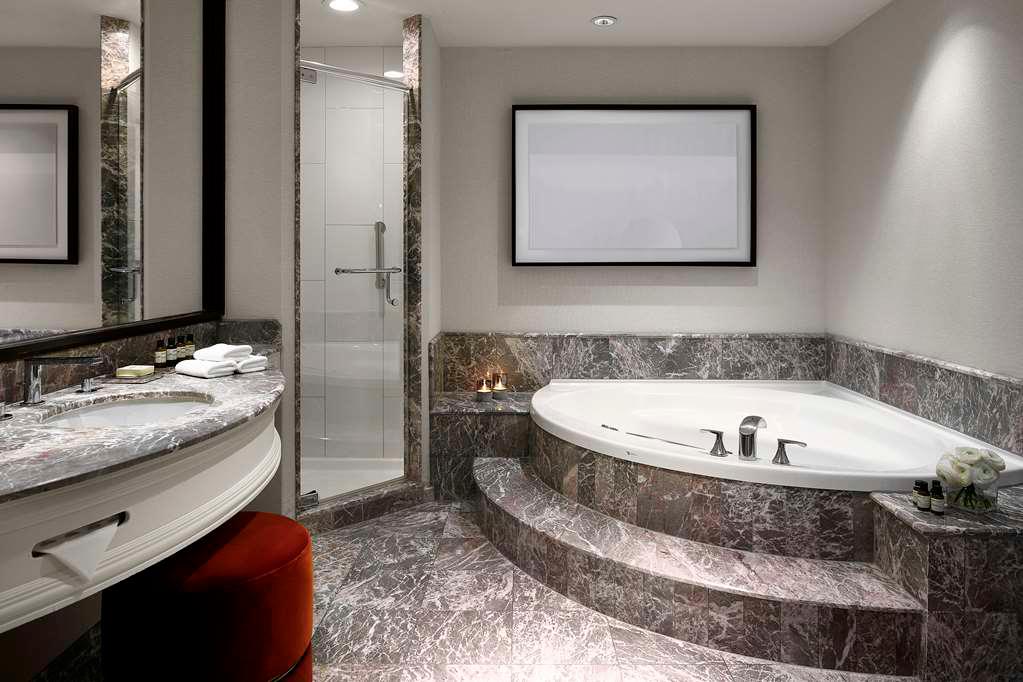 Guest room bath Vogue Hotel Montreal Downtown, Curio Collection by Hilton Montreal (514)285-5555