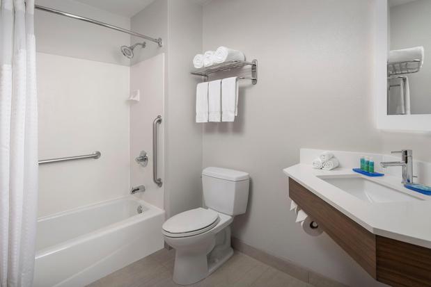 Images Holiday Inn Express San Antonio N-Riverwalk Area by IHG