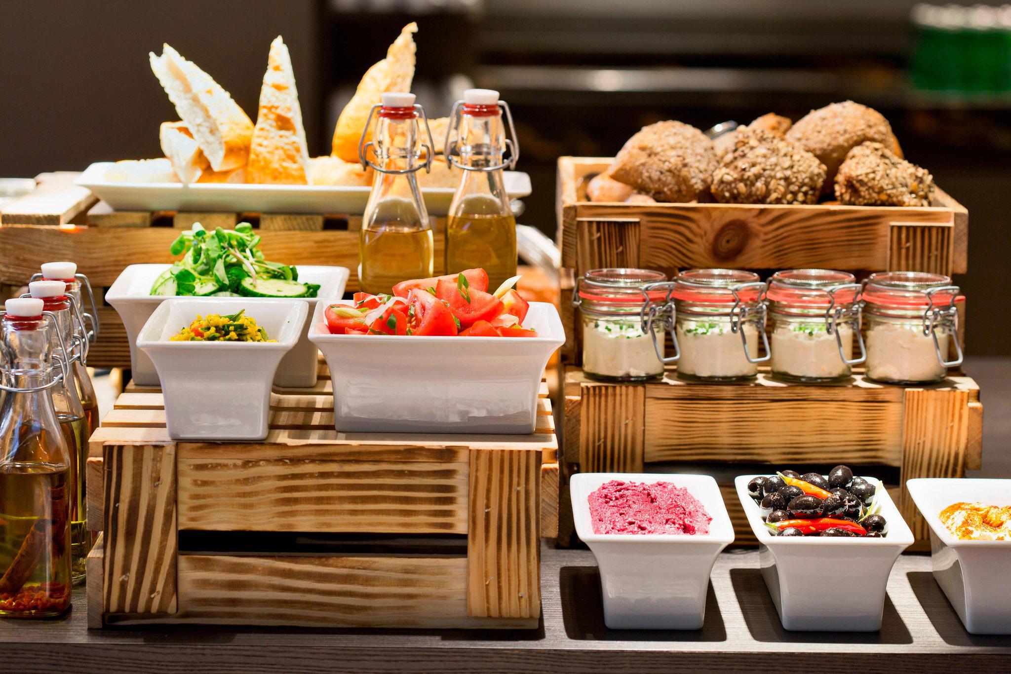 Renaissance Wien Hotel, Linke Wienzeile/Ullmannstrasse 71 in Vienna