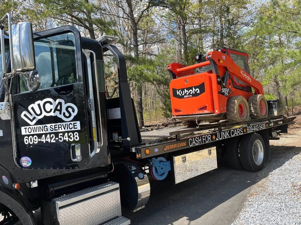 Images Lucas Towing Service LLC