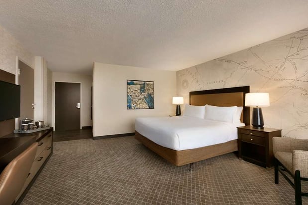 Images DoubleTree by Hilton McLean Tysons