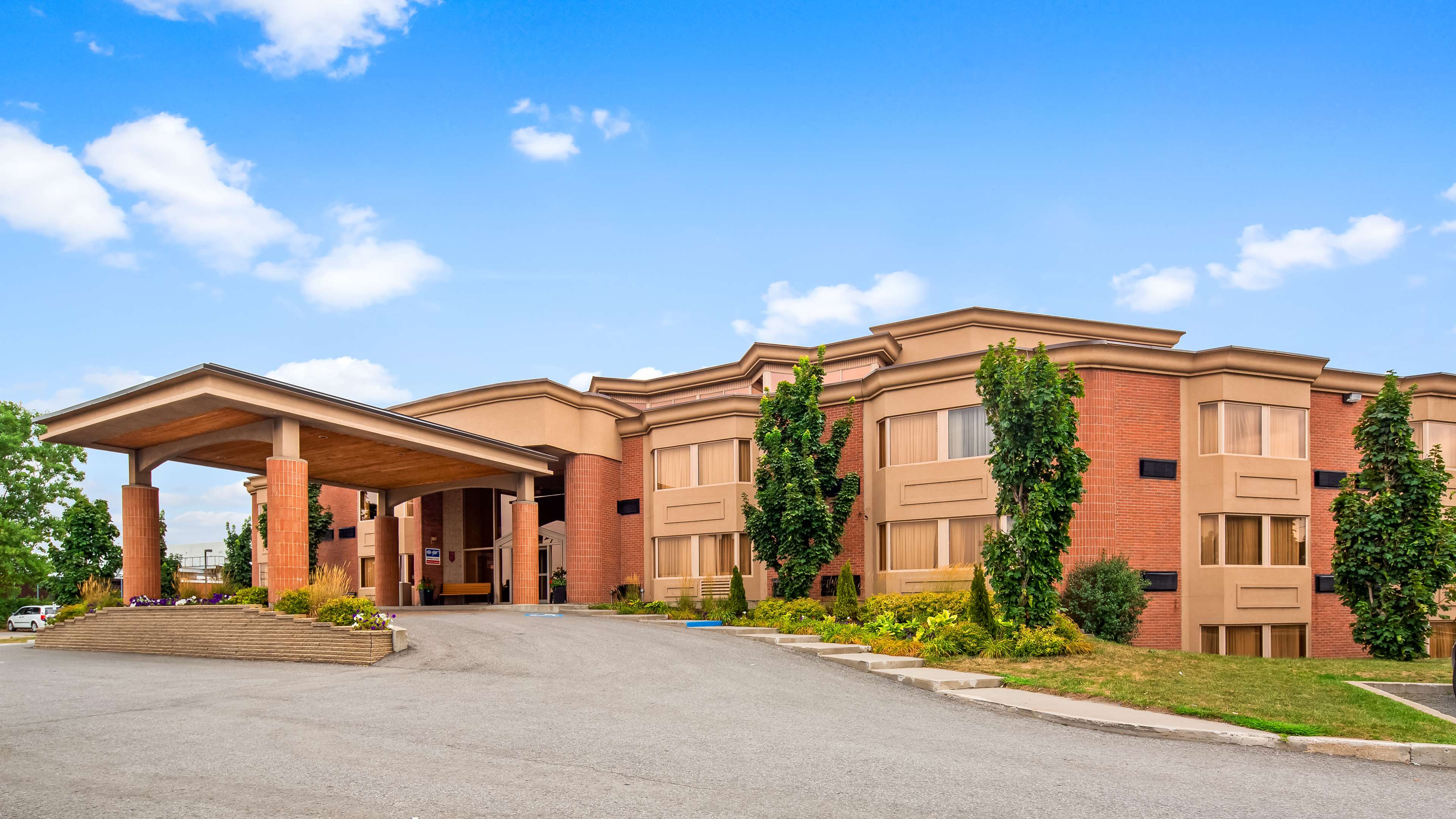 Best Western Laval-Montreal in Laval: Exterior