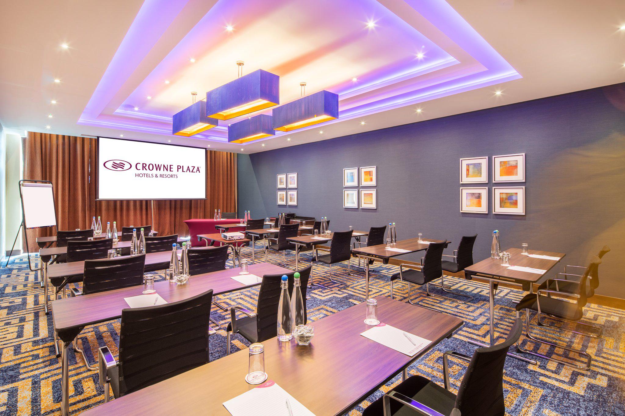 Crowne Plaza London - Gatwick Airport, an IHG Hotel Crawley 01293 608608