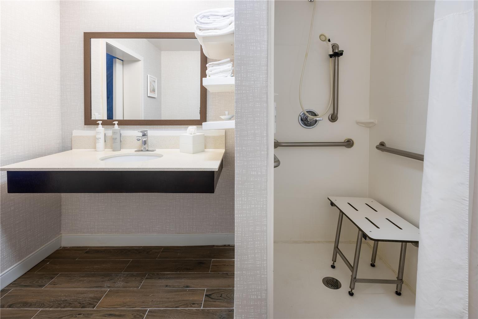 Guest room bath