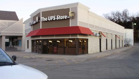 The UPS Store at West Loop Shopping Center