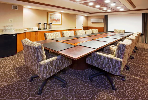 Images Holiday Inn Blmgtn Arpt South - Mall Area by IHG
