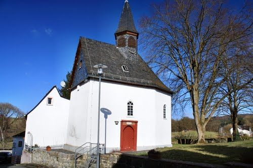 Eschenauer Kapelle  Sie ist die erste im Kirchspiel Schupbach. deren Erbauungsda­tum bekannt ist. 1302 erlaubten die Herrn von Greifenstein als Patrone der Pfarrkirche Schupbach und der Erzbischof von Trier die Erbauung und Stifung einer Kapelle in Eschen