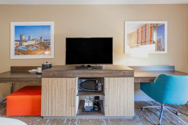 Images Hampton Inn & Suites Raleigh Cary Lenovo Center