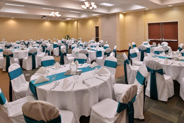 Images Holiday Inn Madison at the American Center by IHG