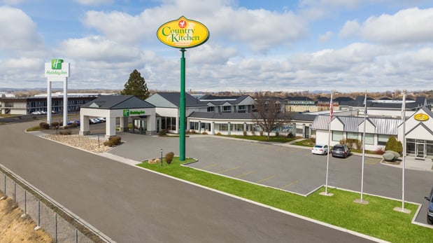 Images Holiday Inn Ontario by IHG